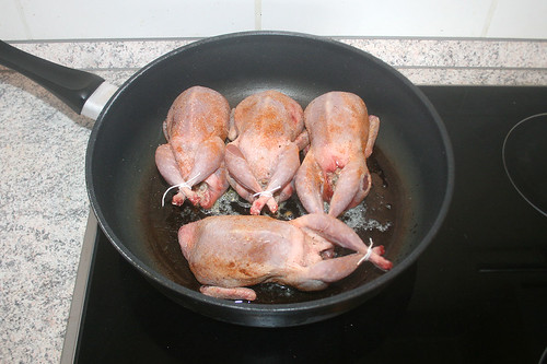 23 - Wachteln in Pfanne geben / Add quails to pan