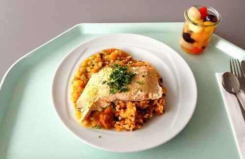 Filetstück vom Salm auf Orangenratatouille und Reis / Salmon filet on orange ratatouille & rice