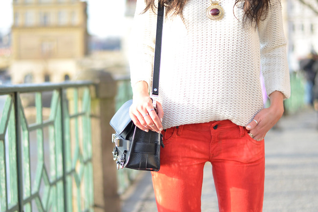 Sojeans Red Jeans Outfit Prague Fashion Blogger CATS & DOGS 3