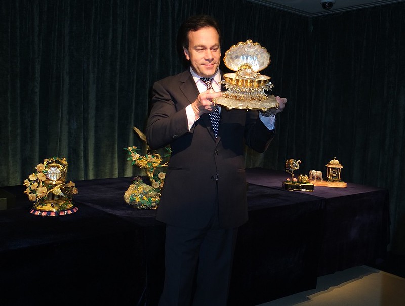 Sotheby's HK_Tim Bourne Presents Pearl From The Golden Oyster Clock.jpg