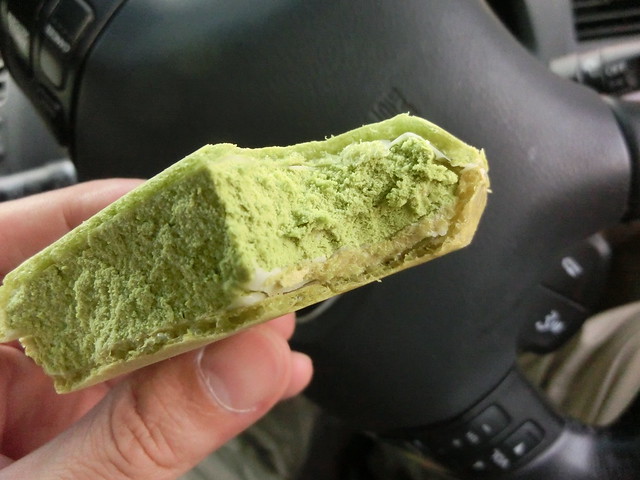 抹茶モナカ（green powdered tea Ice Cream ）