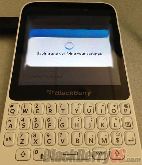 Inikah Perangkat BlackBerry 10 Versi Murah? 