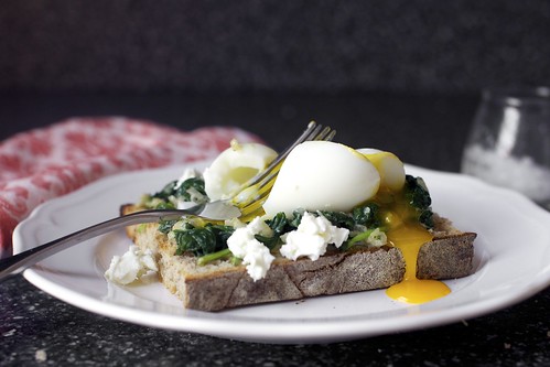 spinach and smashed egg toast