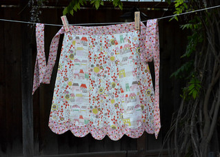 Scalloped Apron - Crafty Cook's Apron and Recipe Swap