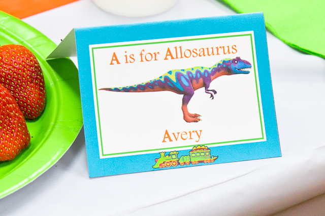 Dinosaur Tain Party Printables - Name tags