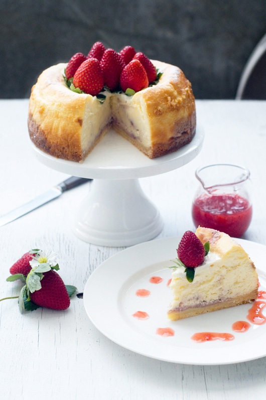 ss6Delicious Bites: Strawberry Swirl Cheesecake