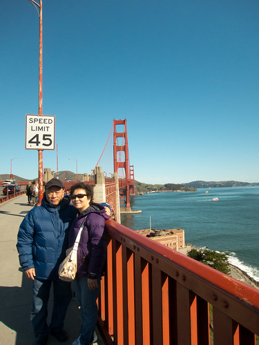 Duc and Mai at the Golden Gate Bridge