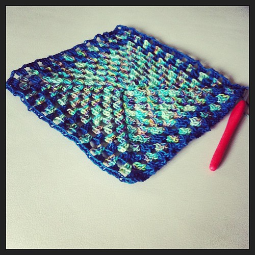 Just started with fingering yarn left overs :). Appena iniziato con gli avanzi di lana fingering:)