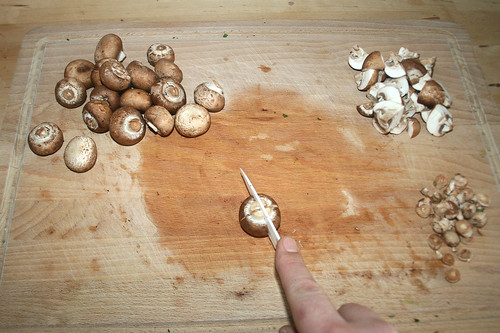 55 - Champignons reinigen vierteln / Quarter mushrooms