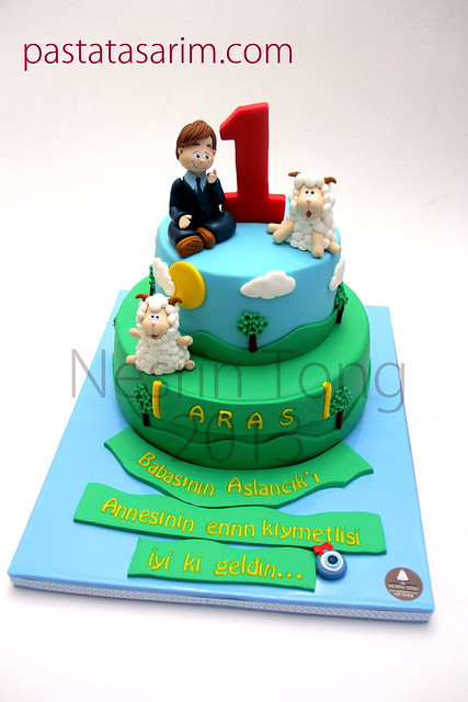 aras 1st birthday cake