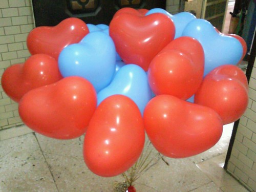 愛心空飄氣球 ，紅色 ，淺藍色 ，共20顆 by 豆豆氣球材料屋 http://www.dod.com.tw