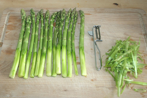 11 - Spargel schälen / Peel asparagus
