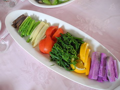 曲溪為農業社區，盛產各式蔬果，協會以此發展多項風味料理。