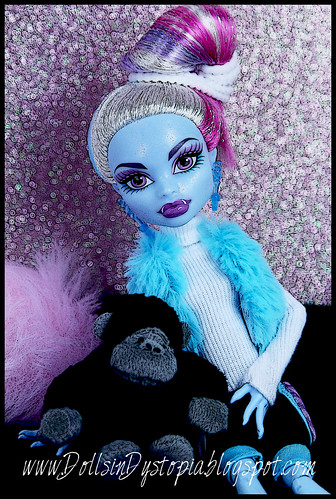 I'm Snow Monster... by DollsinDystopia