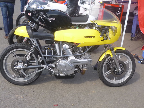 Ducati Vtwin jaune by gueguette80