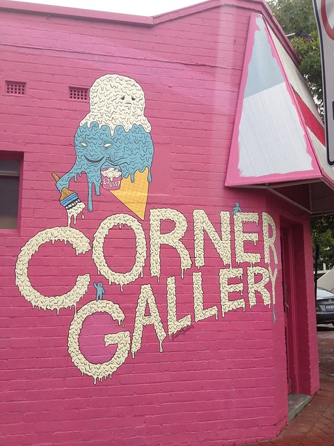 Corner Gallery02