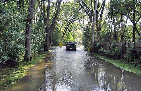 Flooding in September 2007 along the Fox River just south of East Dundee. (Photo courtesy National Weather Service, Chicago, Ill., Weather Forecast Office)
