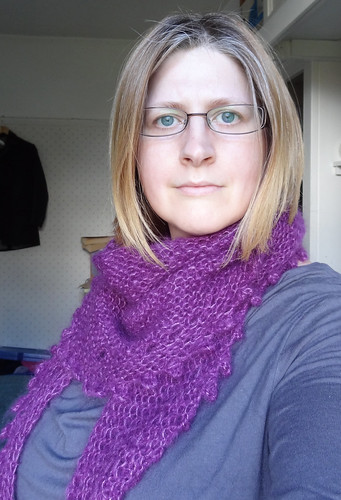 Wiggly Edged Scarf 01