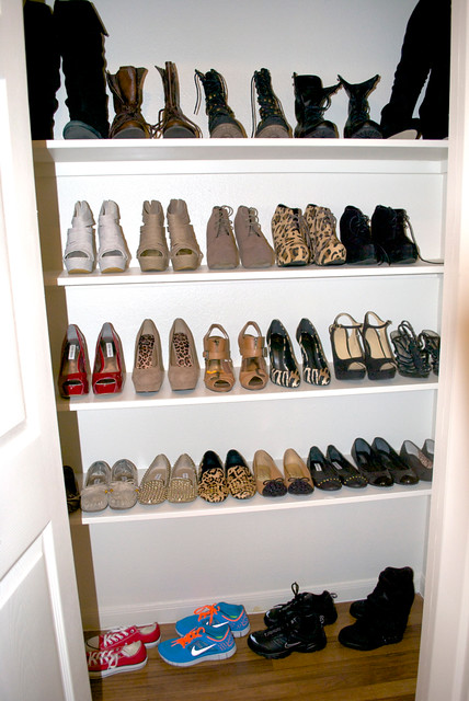 organized-shoe-closet