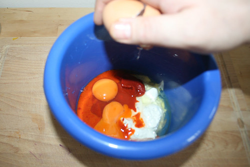 28 - Eier aufschlagen / Add eggs