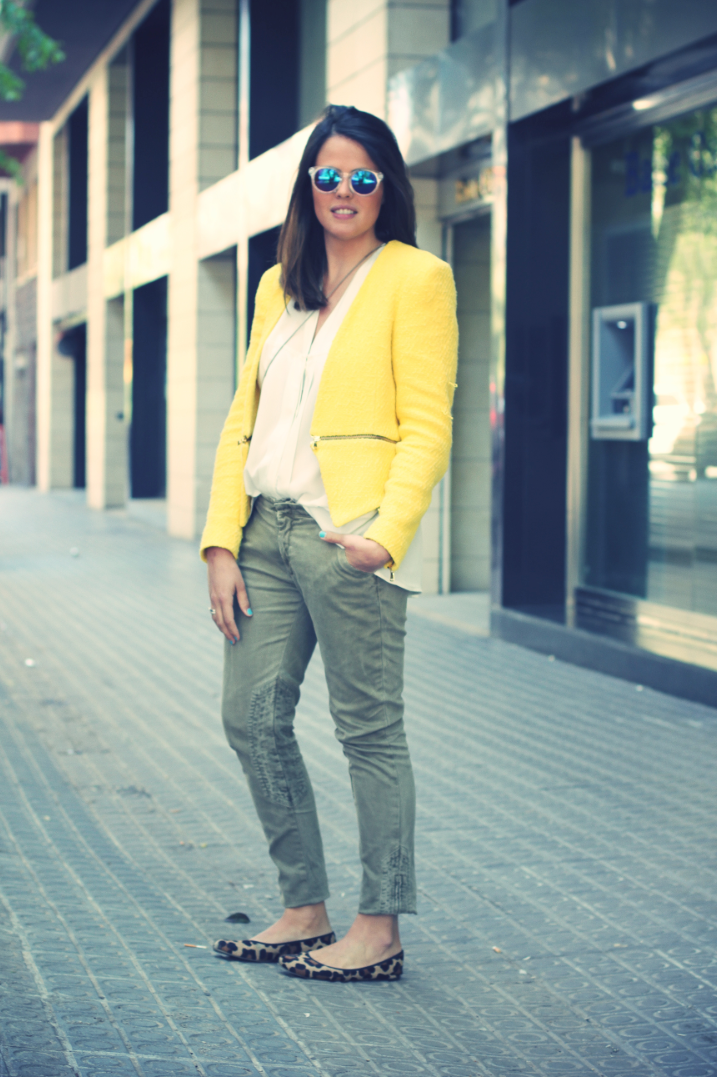 Look yellow blazer + green - Monicositas