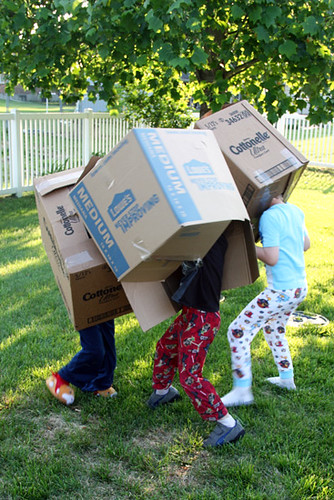 Kids-playing-in-boxes