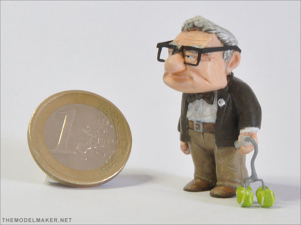 Carl Fredricksen  handsculpted miniature figurine to match Pixar Up house model dollhouse made of wood in scale 1:48