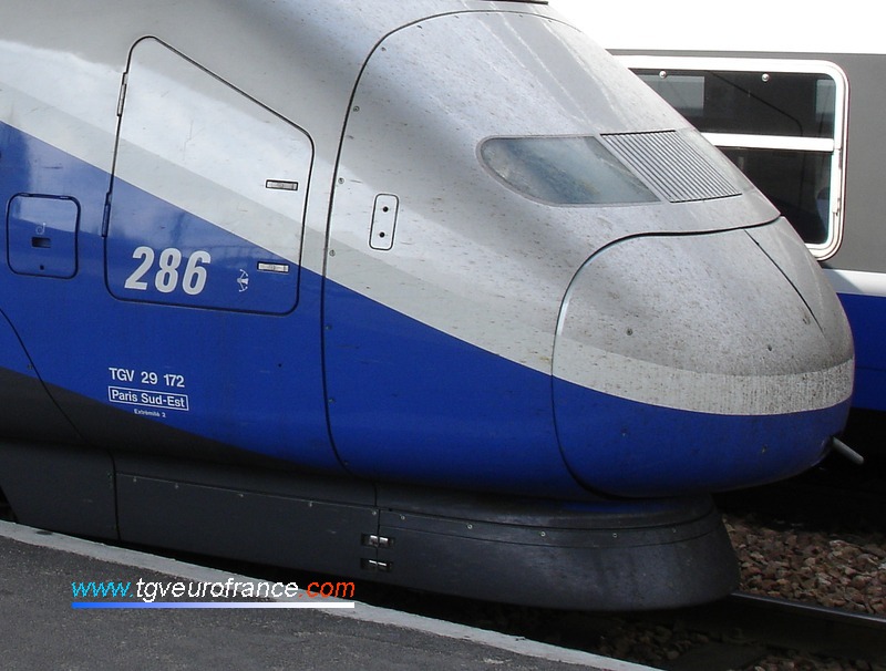 Vue de l'avant et du museau de la motrice paire (29172) du TGV Duplex 286 de la SNCF