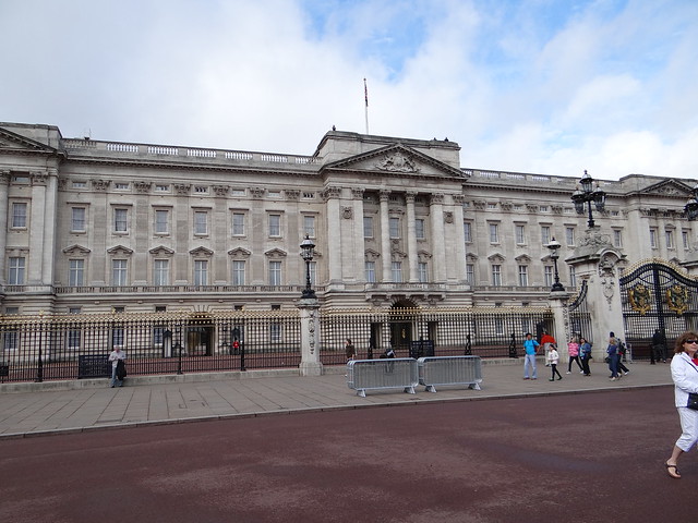Buckingham Palace from The Mall: Photo by Gary Bembridge http://www.youtube.com/tipsfortravellers 