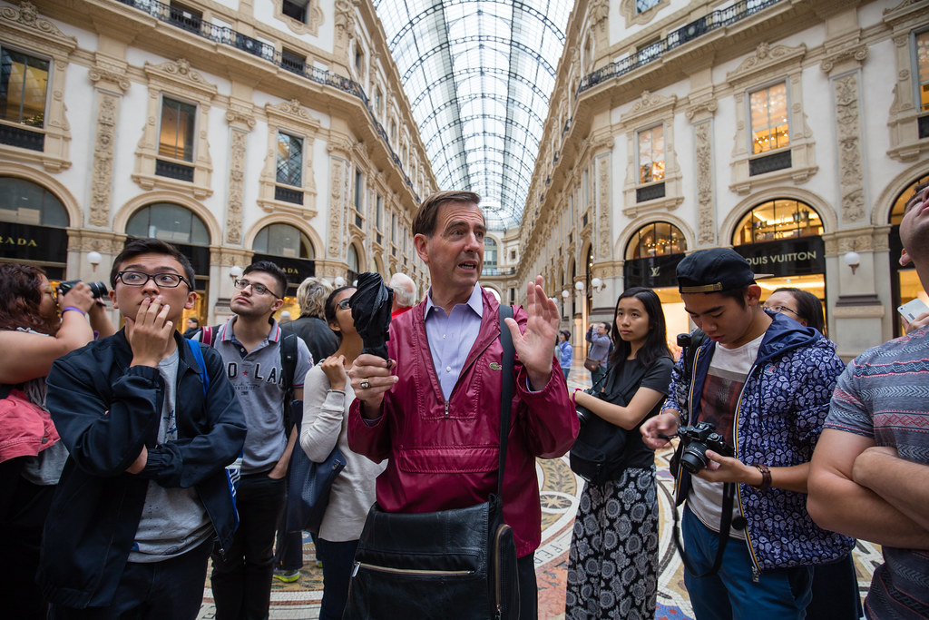 Students listen to professor Jeffrey Blanchard at world renowned Galleria Vittorio Emanuele II, fall 2015. 

photo / Stephanie Cheung (B.Arch. '18)