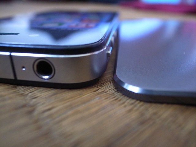 GOODiS:iPhone4/4S超輕薄頂級鋁合金保護背蓋