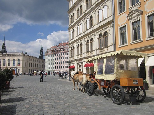 Dresda, il centro storico nei pressi della Frauenkirche by Valerio_D