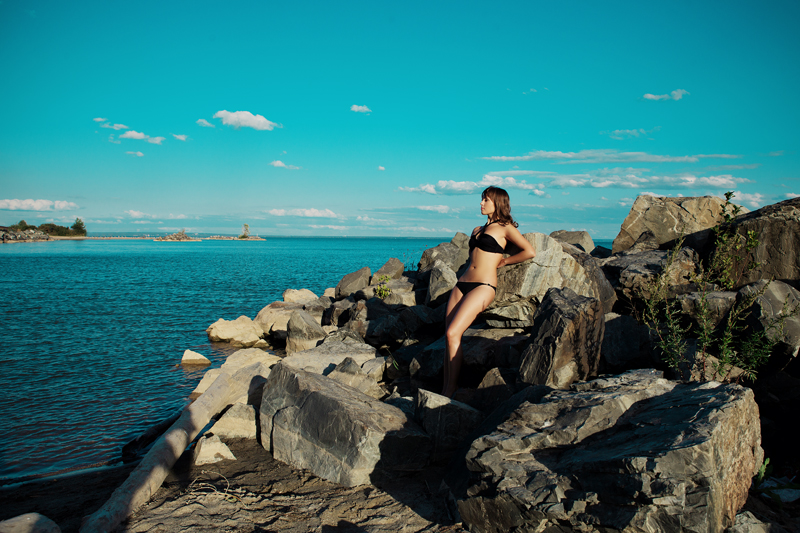 Фотосессия девушки на природе, море