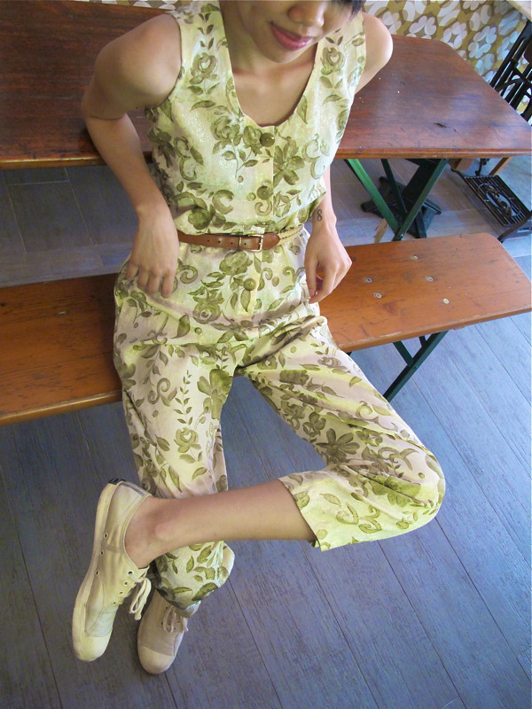 Jumpsuits let you sit as chor lor as you like!