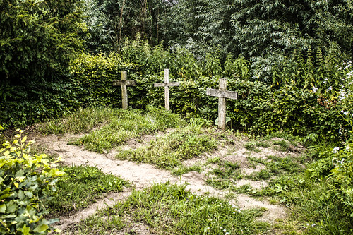 Graves by Lennart Tange