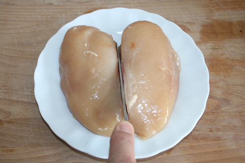 18 - Hähnchenbrust zerteilen / Cut chicken breast