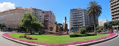 'Monumento a las actividades primitivas canarias' de Luis Alemán Montull situado en la Plaza de España de Las Palmas de Gran Canaria