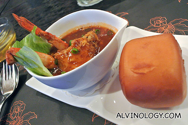 Ulu Ulu Chili Crab with Mantou