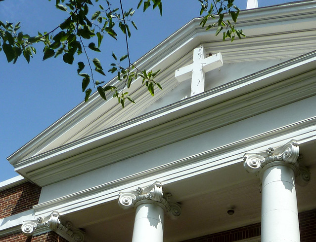 P1100169-2012-07-13-Lizzie-Chapel-Baptist-Church-Inman-Park-Atlanta-Sanctuary-columns-in-antis-gable-pediment-detail