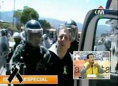 抗議領袖Marco Arana於2012年7月4日遭到警方羈押。（祕魯電視台影片畫面）