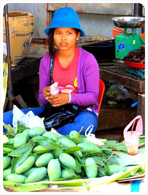 battambang market mango vendor