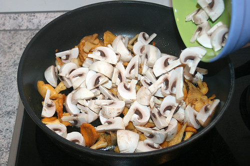 22 - Champignons hinzufügen / Add white mushrooms