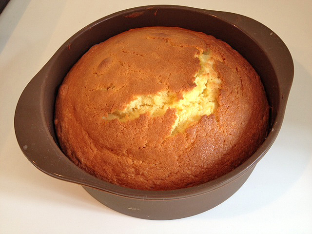 I love this simple round baking mould by Muji - cleanup is so easy!