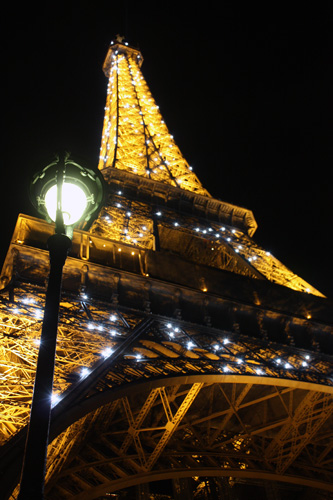 Eiffel-Tower_twinkly-lights