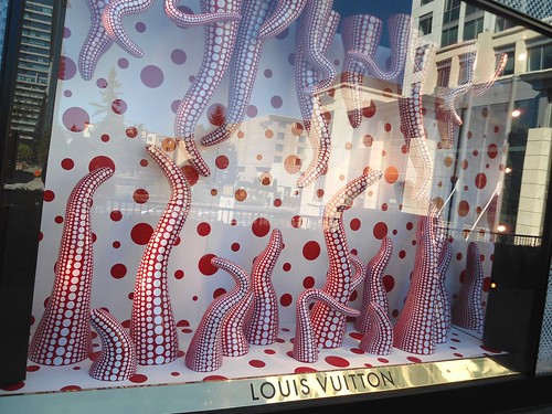 Louis Vuitton Collaborates With Artist Yayoi Kusama - Manhattan Flagship Store Facade and Window ...
