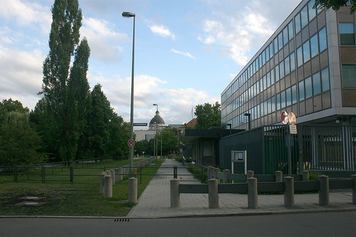 Am Amerikanischen Generalkonsulat - Königinstraße