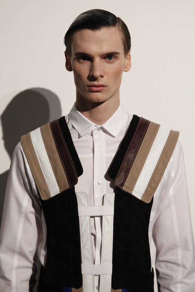 Angus Low3037_FW12 NY Tim Coppens(VOGUE)