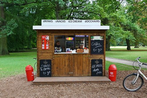 Drinks und Snacks Kiosk in der Karlsaue während der Documenta 13. September 2012