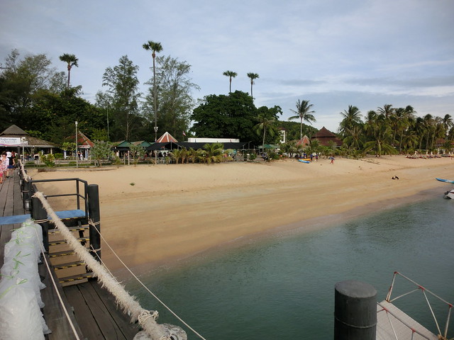 Mae Nam Beach - Pier for Lomprayah Catamaran Boat