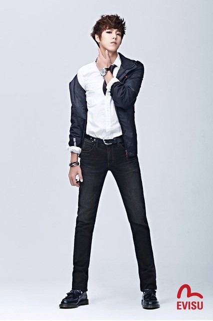 Lee Hyun Woo EVISU 2012 Fall Collection